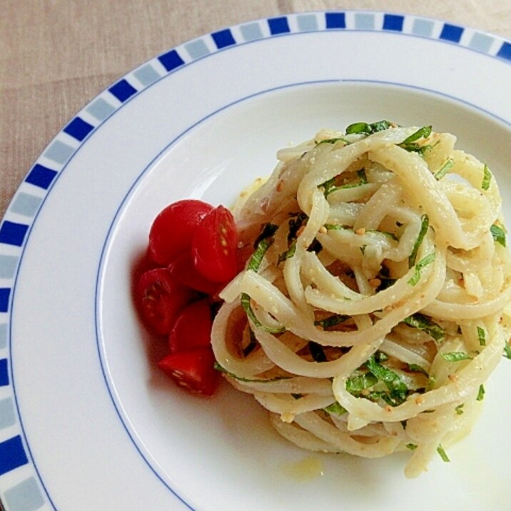 冷凍うどんで♪大葉とゴマのパスタ風うどん